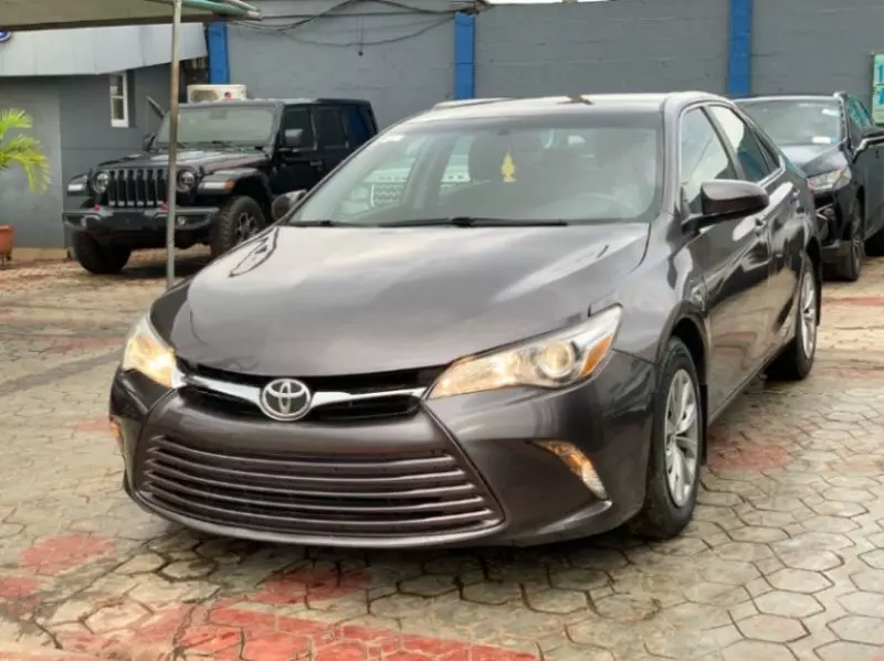Toyota Camry - 2017