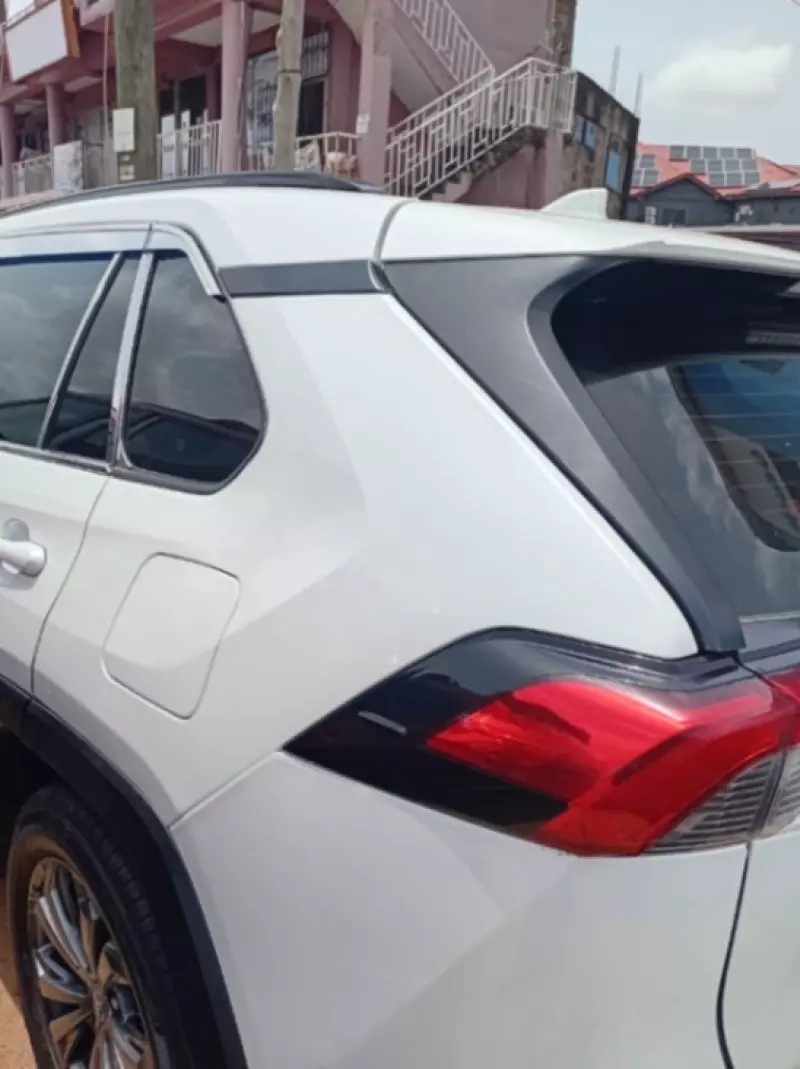 Toyota RAV 4   - 2023