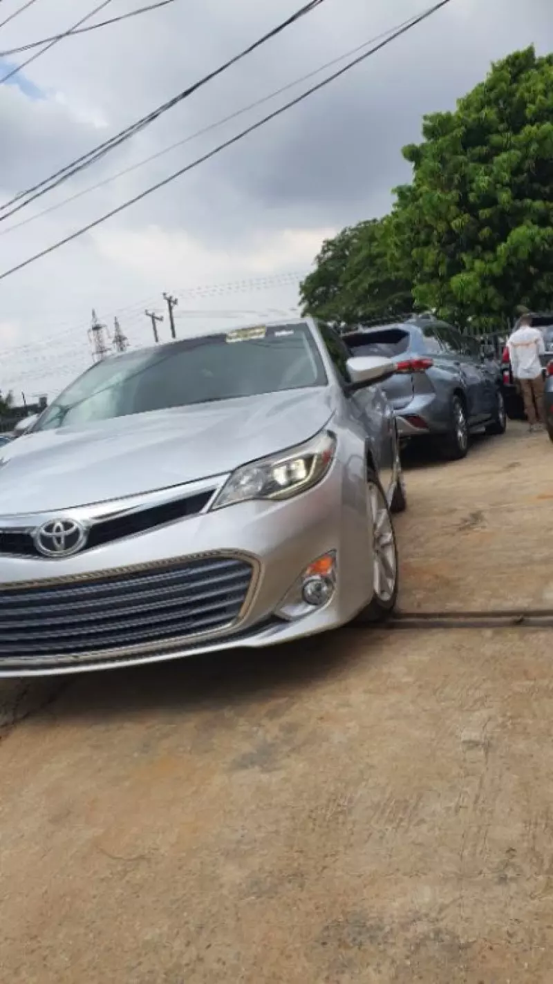 Toyota Avalon   - 2013