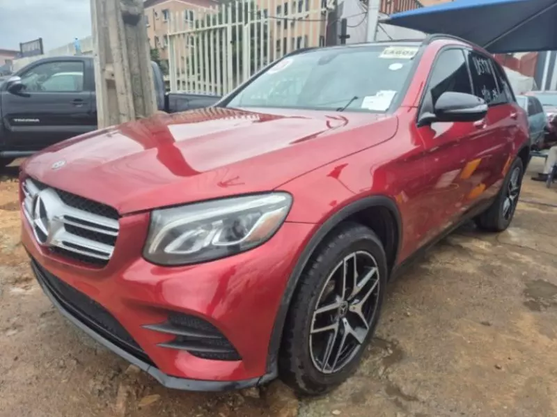 Mercedes-Benz GLC 300   - 2017