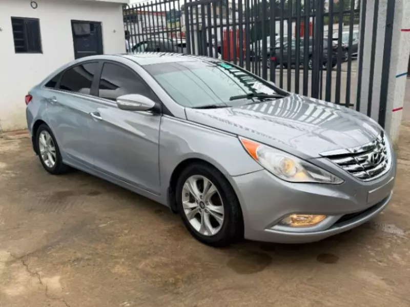 Hyundai Sonata   - 2013