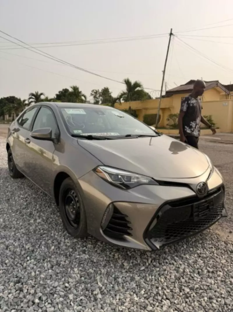 TOYOTA Corolla   - 2019