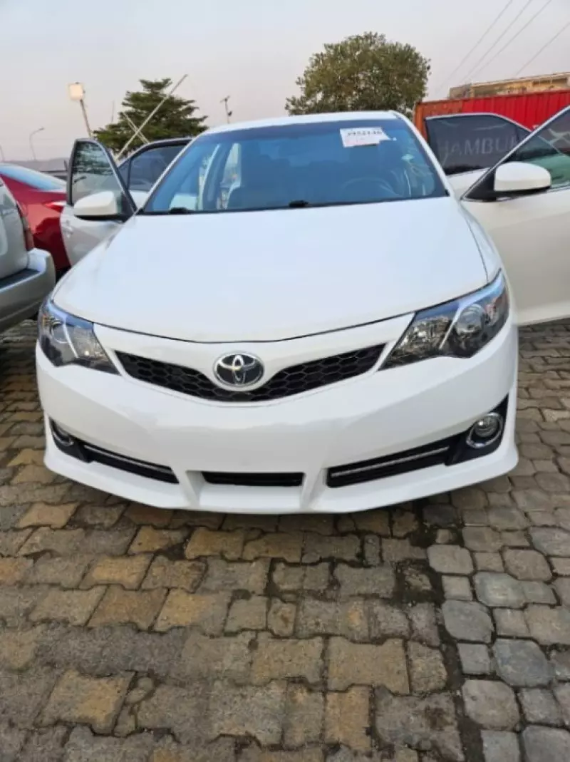 Toyota Camry   - 2014