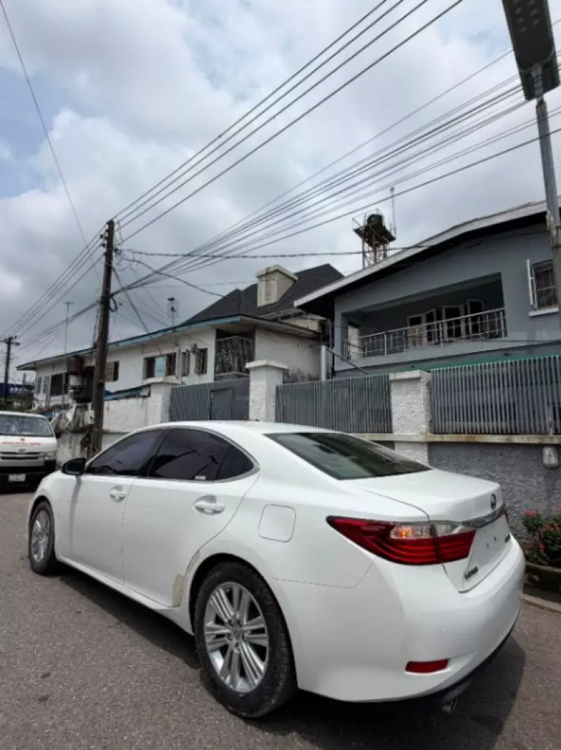 Lexus ES   - 2013