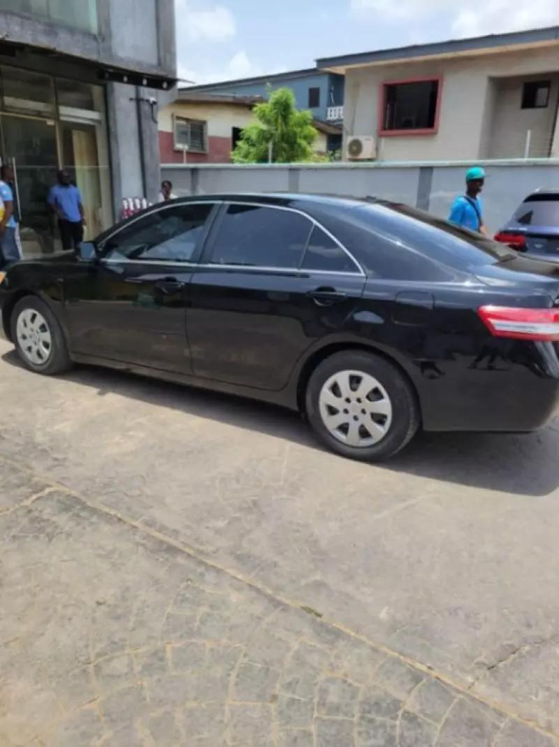 TOYOTA Camry - 2010