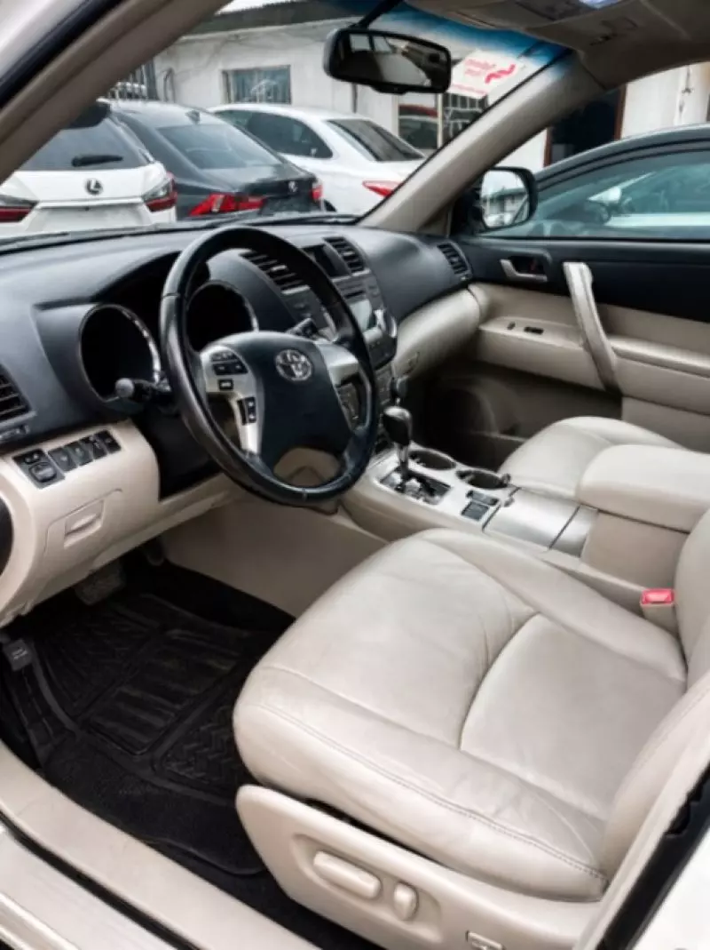 TOYOTA Highlander   - 2012