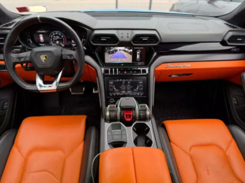 Lamborghini Urus   - 2022