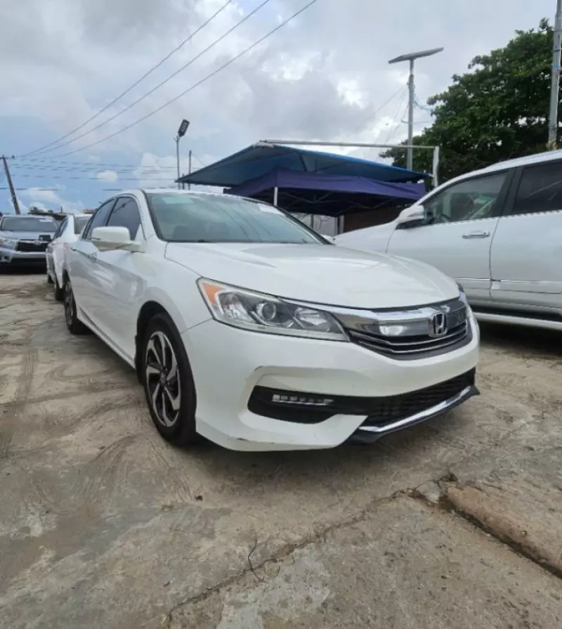 Honda Accord   - 2017