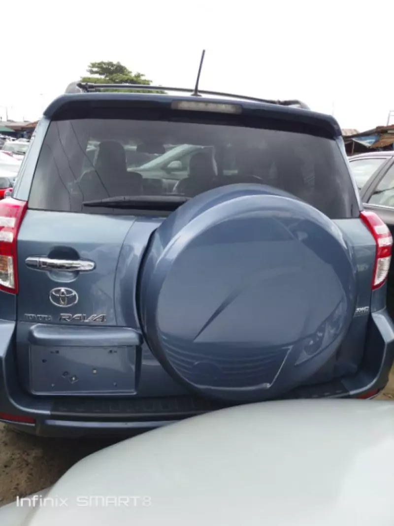 Toyota RAV 4   - 2010