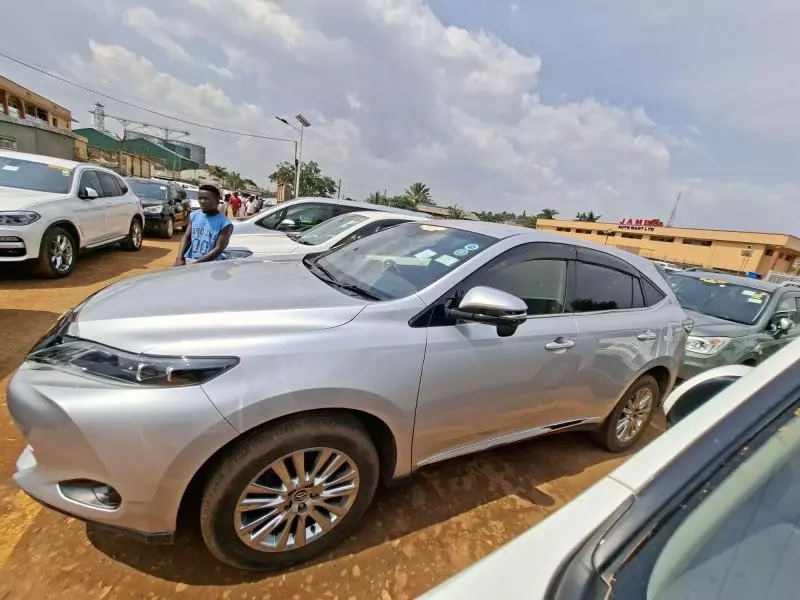 Toyota Harrier   - 2017