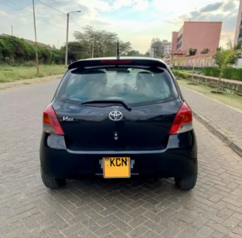 TOYOTA Vitz   - 2010