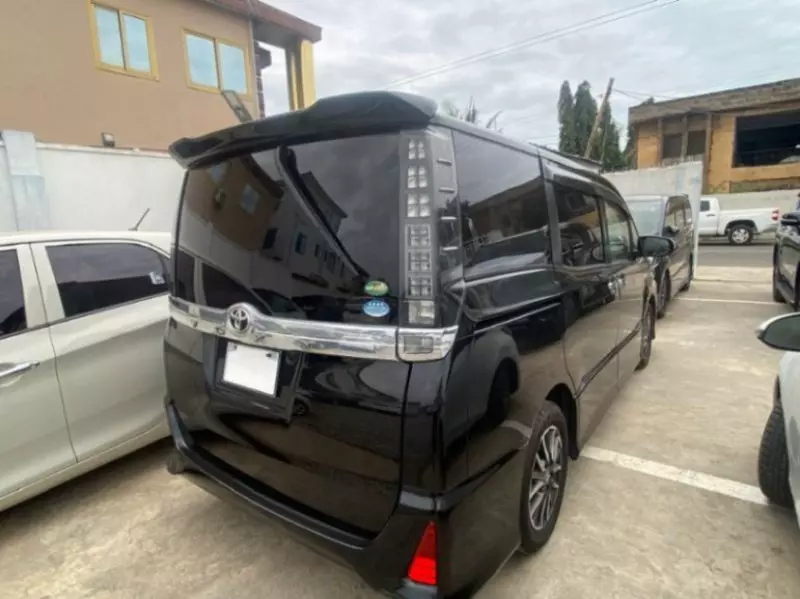 TOYOTA Voxy    - 2016