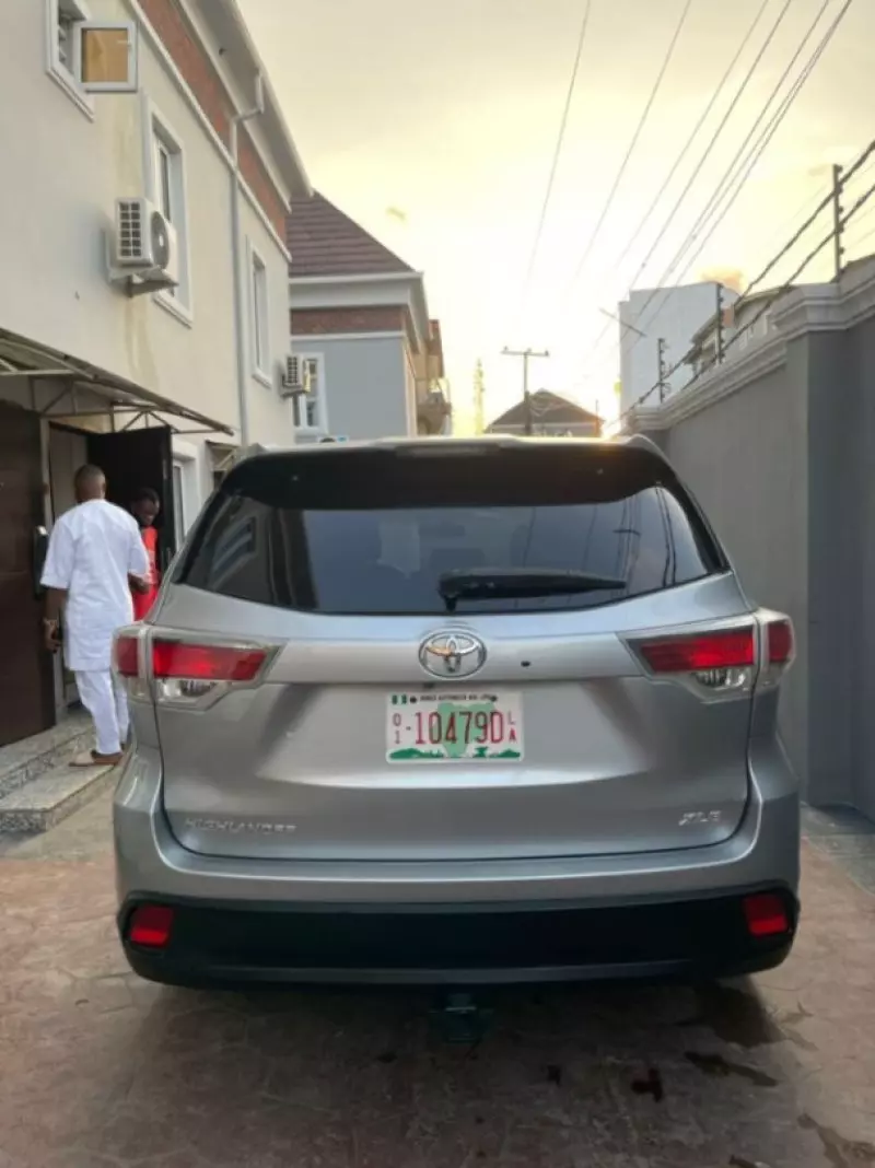 Toyota Highlander   - 2015