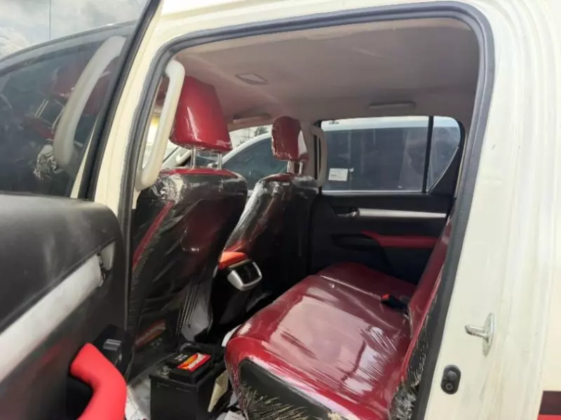 TOYOTA Hilux   - 2019