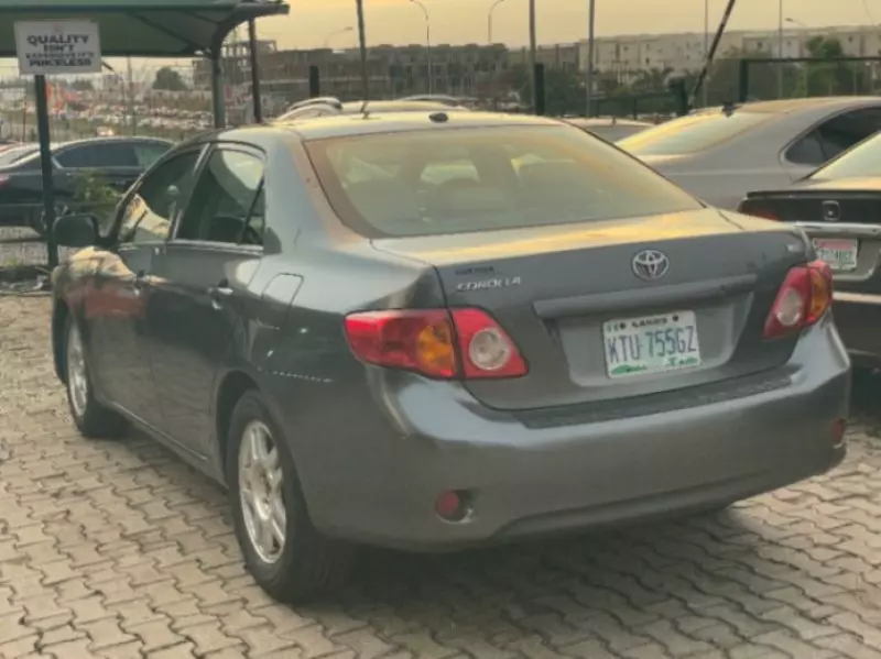 Toyota Corolla   - 2009