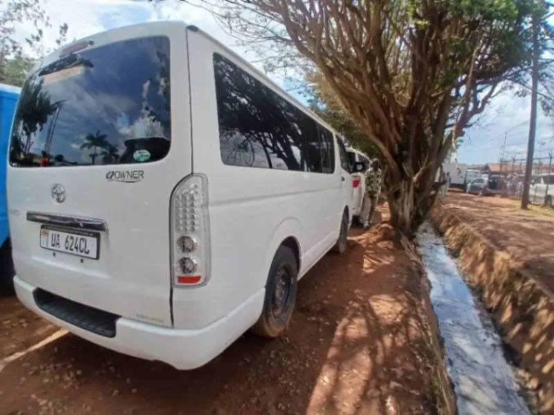 Toyota Hiace   - 2011
