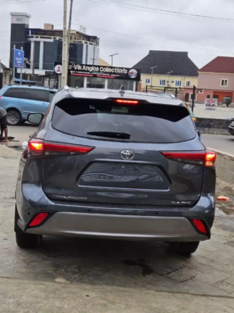 TOYOTA Highlander   - 2021