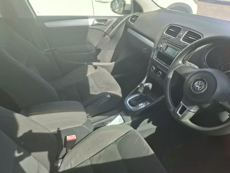 Volkswagen Golf   - 2012