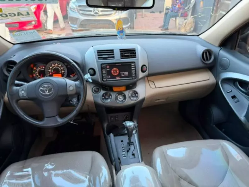 TOYOTA Rav4 - 2010