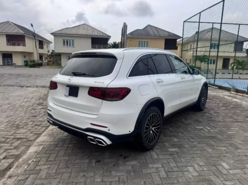 Mercedes-Benz GLC 300   - 2016