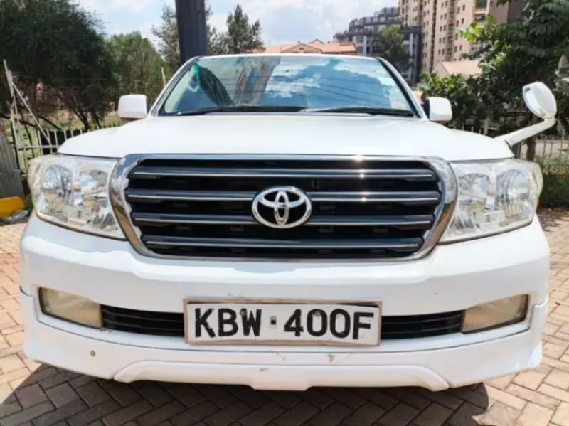 Toyota Landcruiser  V8   - 2011