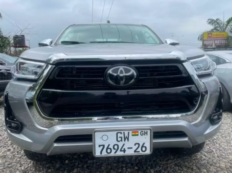TOYOTA Hilux   - 2026
