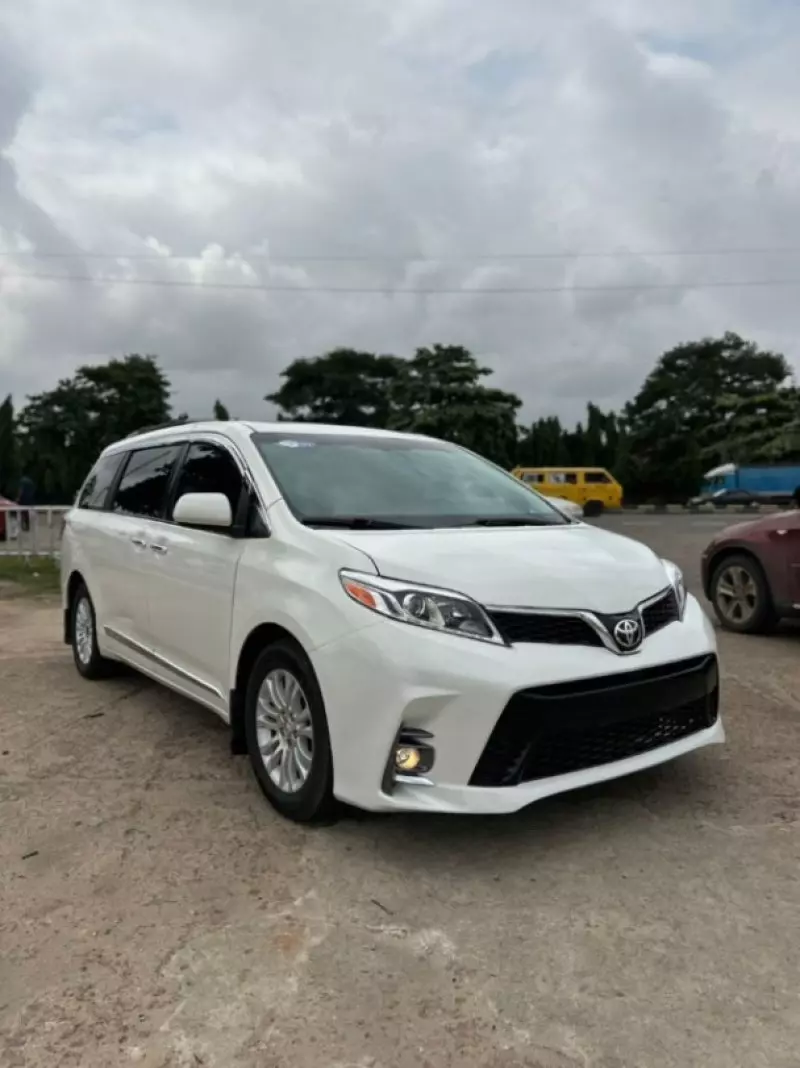 TOYOTA Sienna - 2017