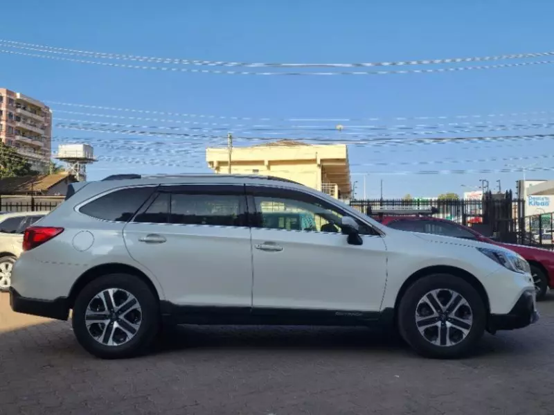 Subaru Outback   - 2018