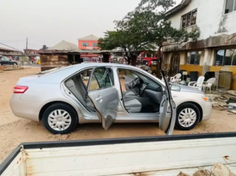 TOYOTA Camry   - 2010