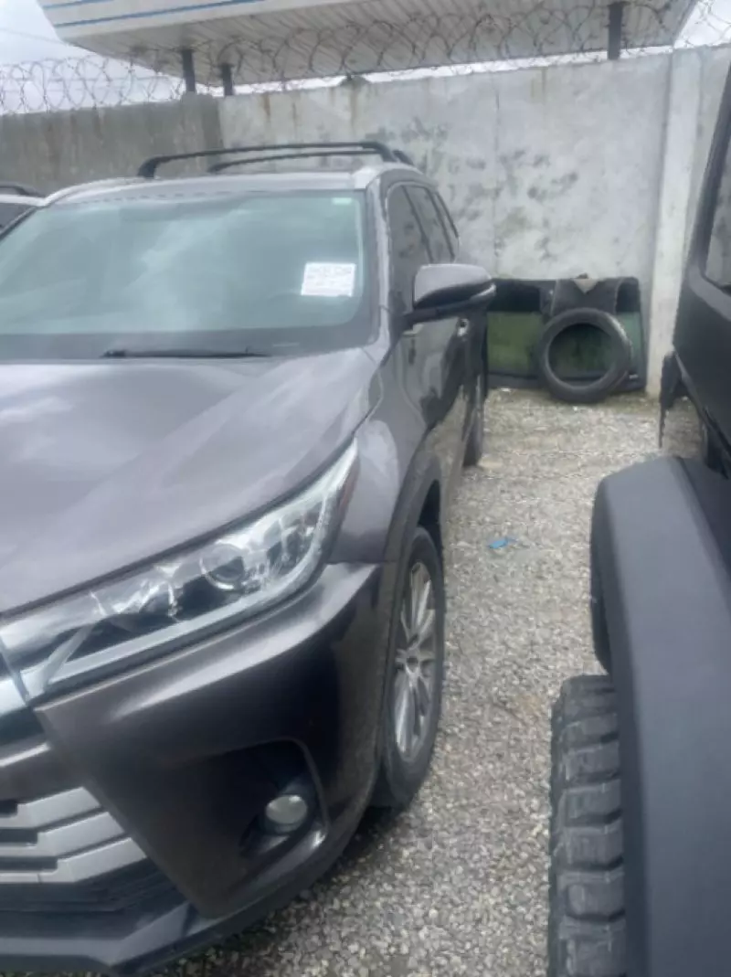 Toyota Highlander   - 2015