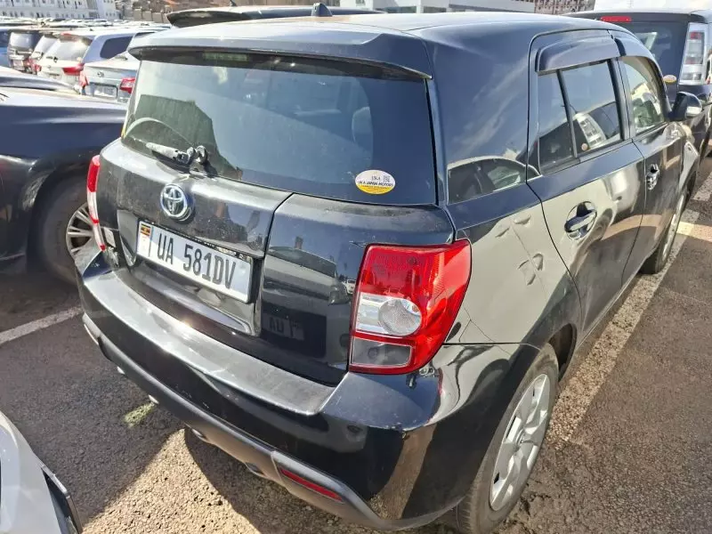 Toyota Ist    - 2011