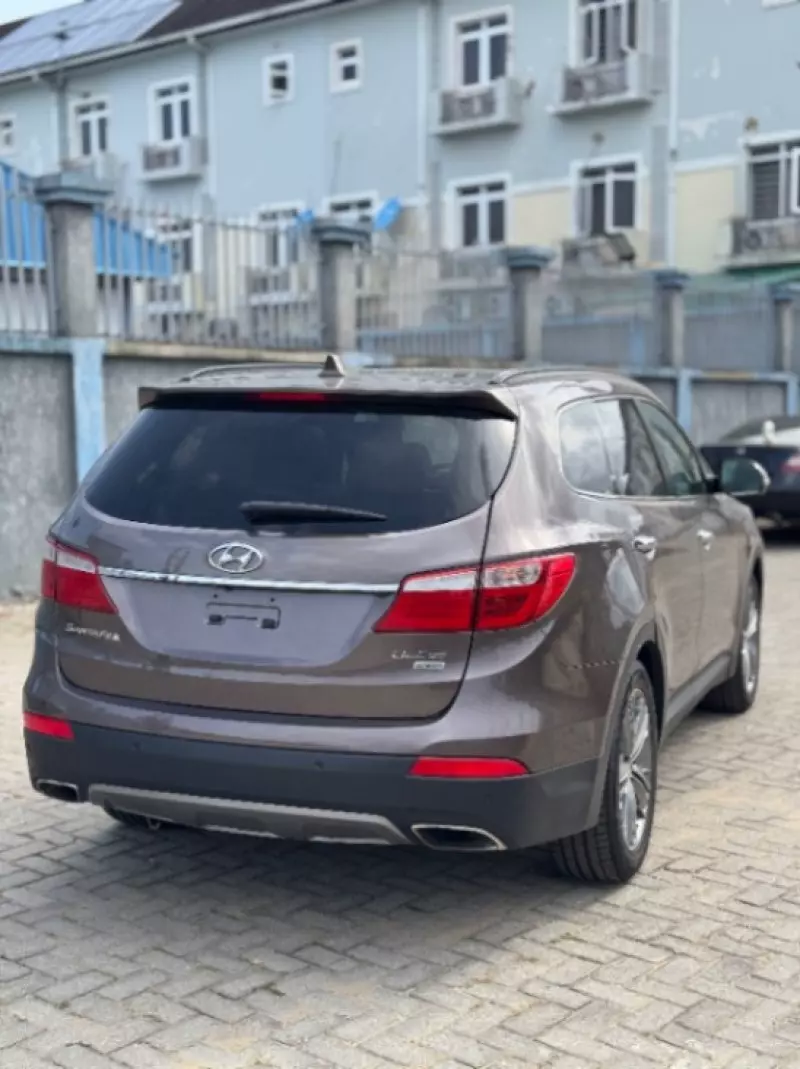 Hyundai Santa Fe   - 2015