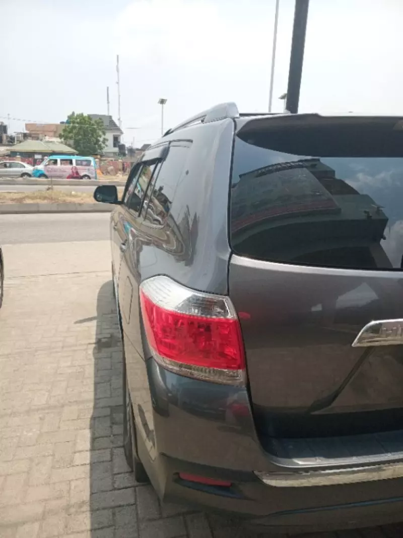 Toyota Highlander   - 2013