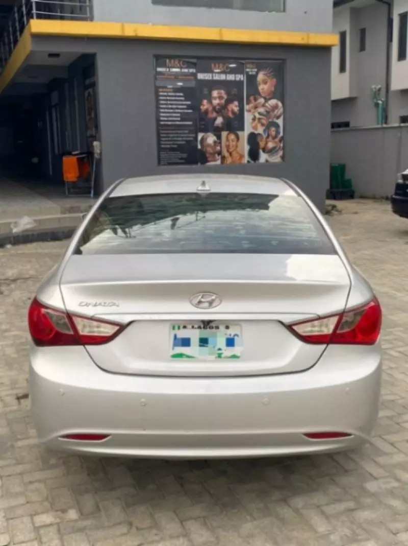 Hyundai Sonata - 2012
