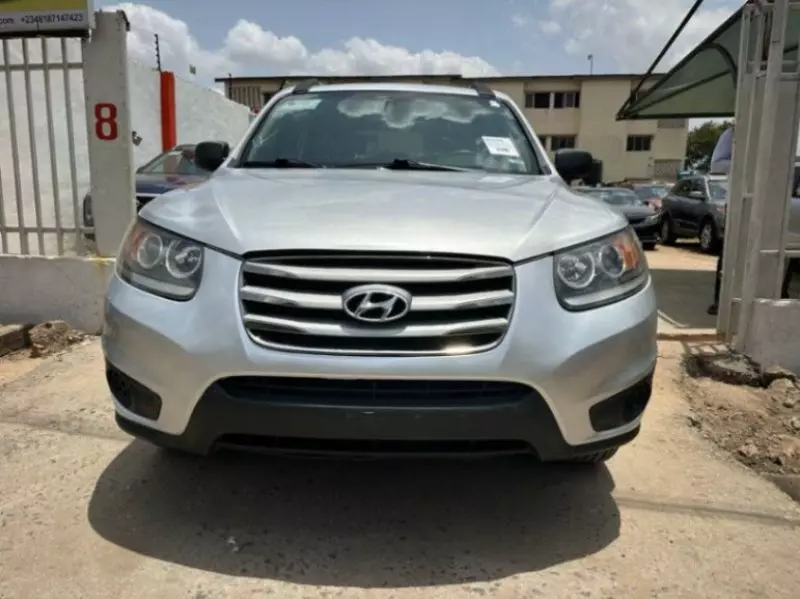 Hyundai Santa Fe   - 2012