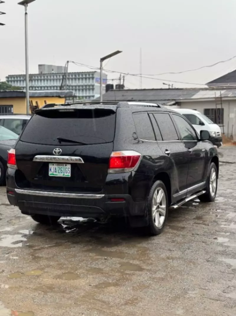 Toyota Highlander   - 2012