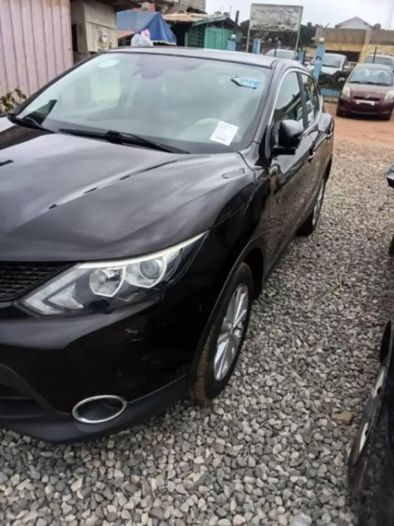 Nissan Qashqai   - 2015