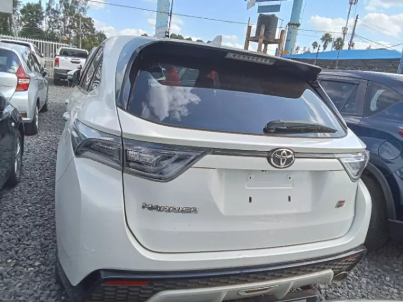Toyota Harrier   - 2016