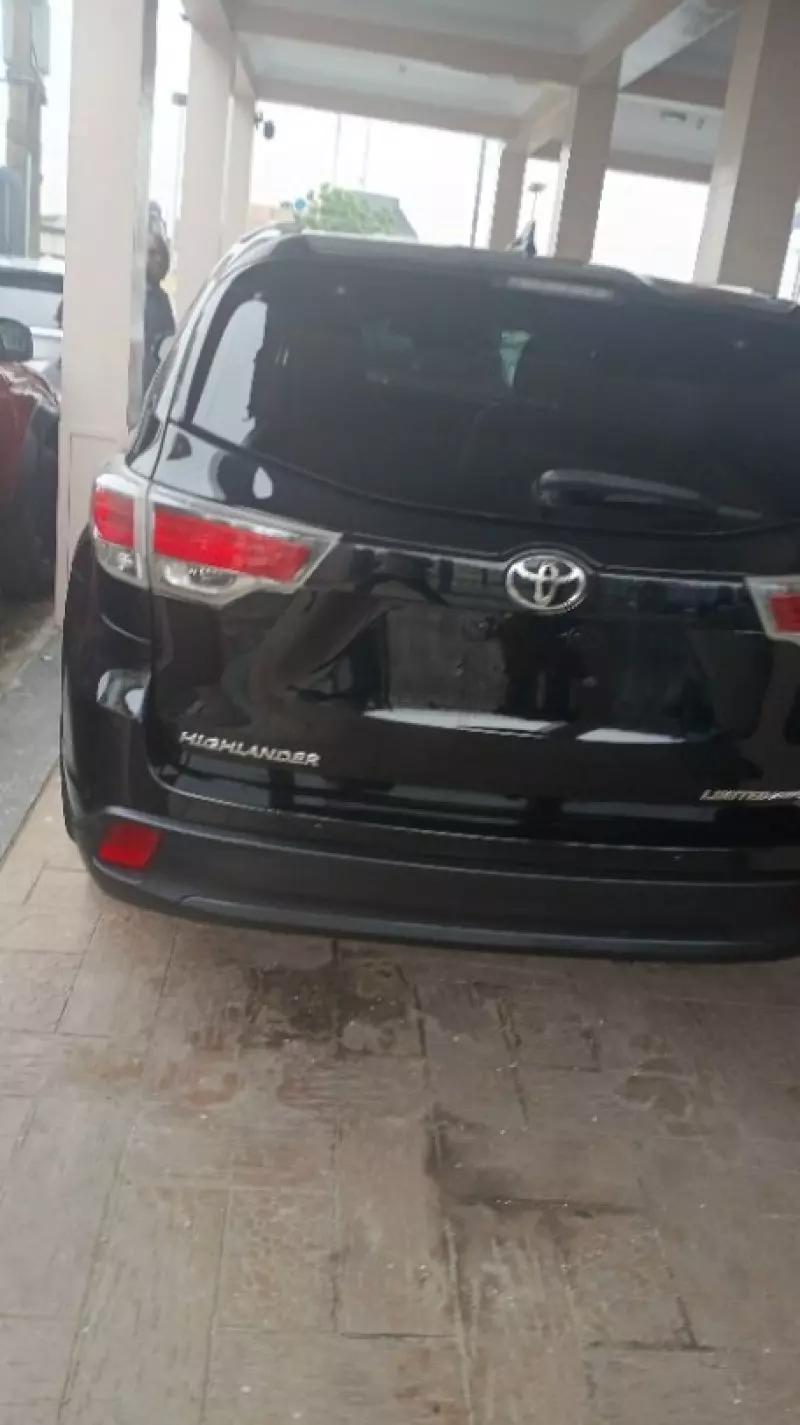 Toyota Highlander   - 2015