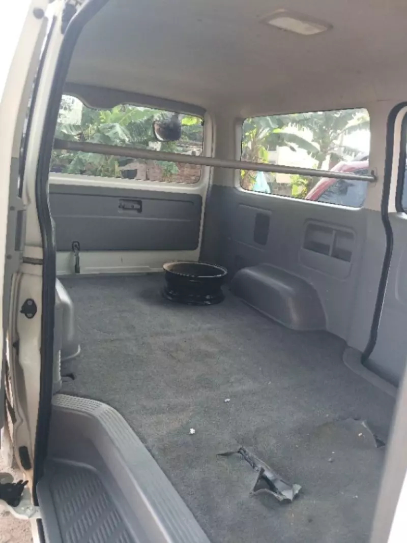 TOYOTA Hiace   - 2010