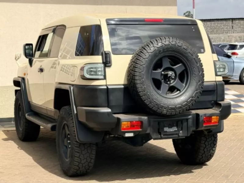 Toyota FJ Cruiser   - 2018