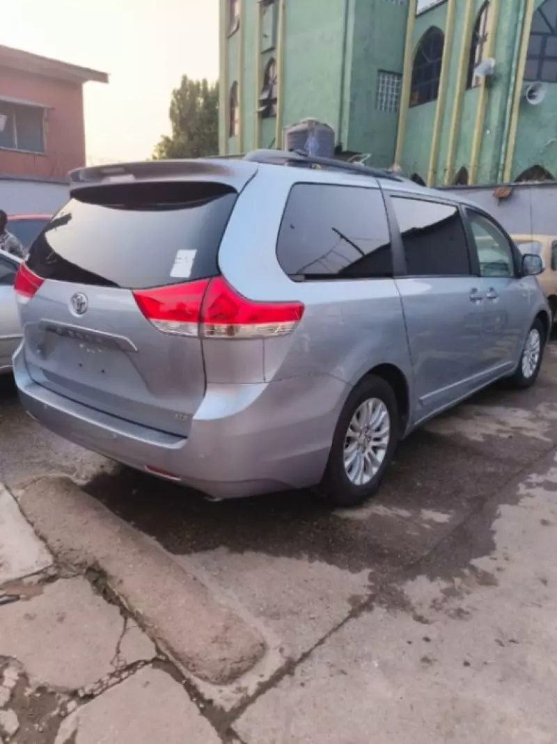 TOYOTA Sienna   - 2014