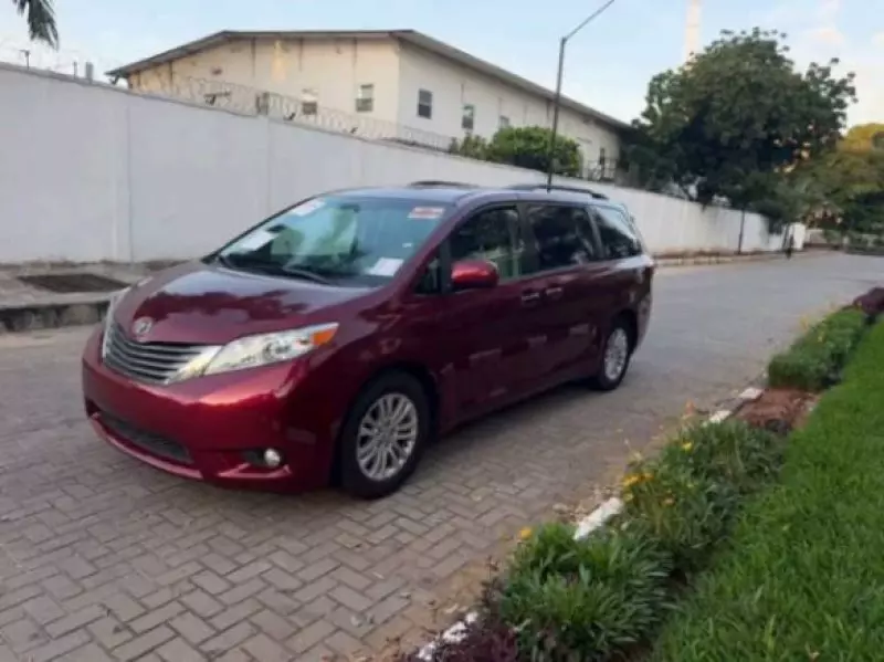 TOYOTA Sienna   - 2018