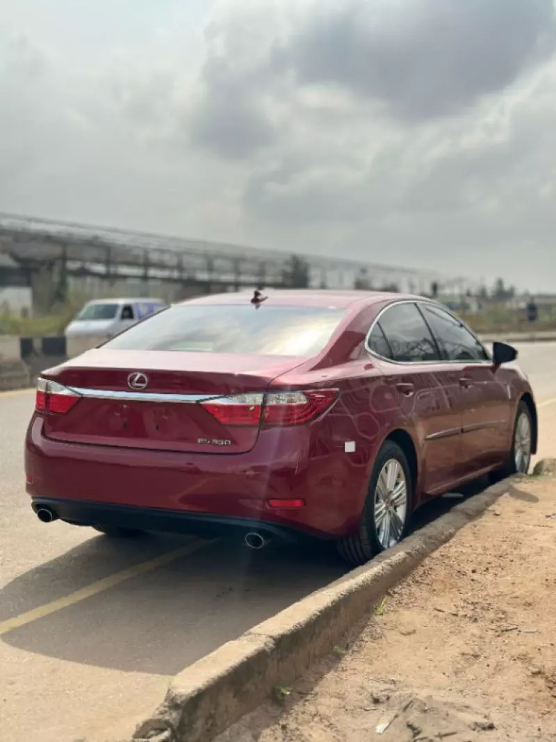 Lexus ES 350   - 2012