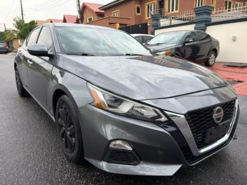 Nissan Altima   - 2019