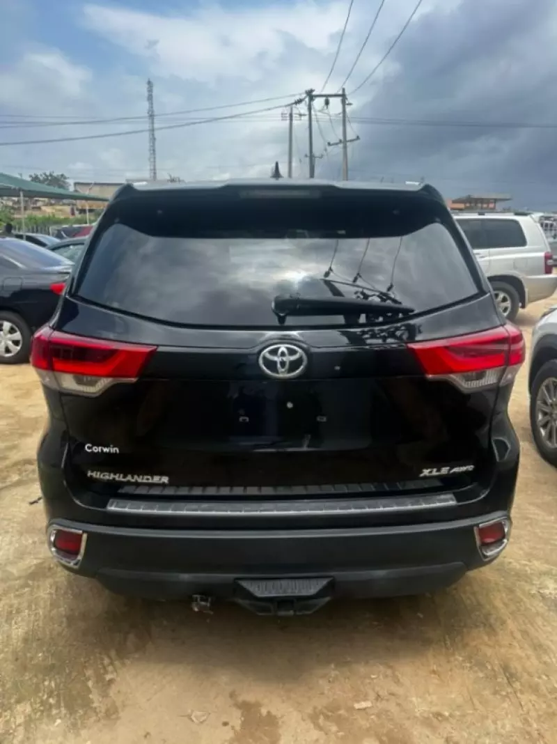 TOYOTA Highlander   - 2018