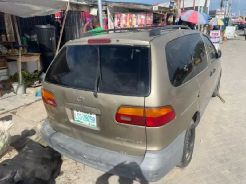 Toyota Sienna   - 2002