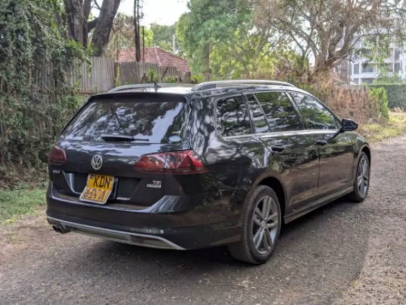 Volkswagen Golf   - 2014