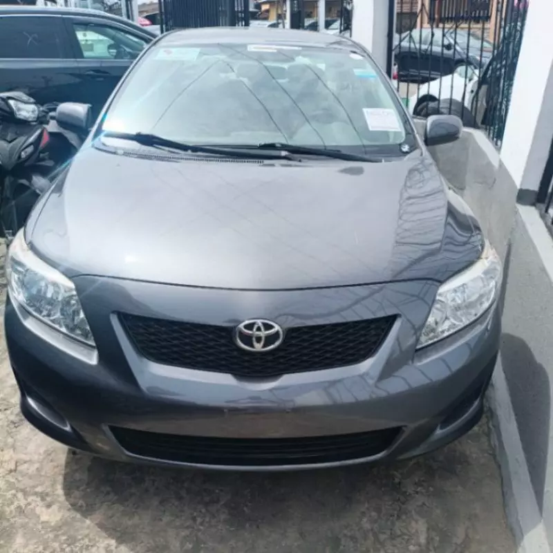 Toyota Corolla   - 2009