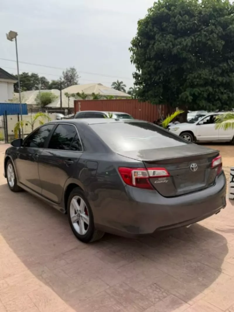 TOYOTA Camry - 2012